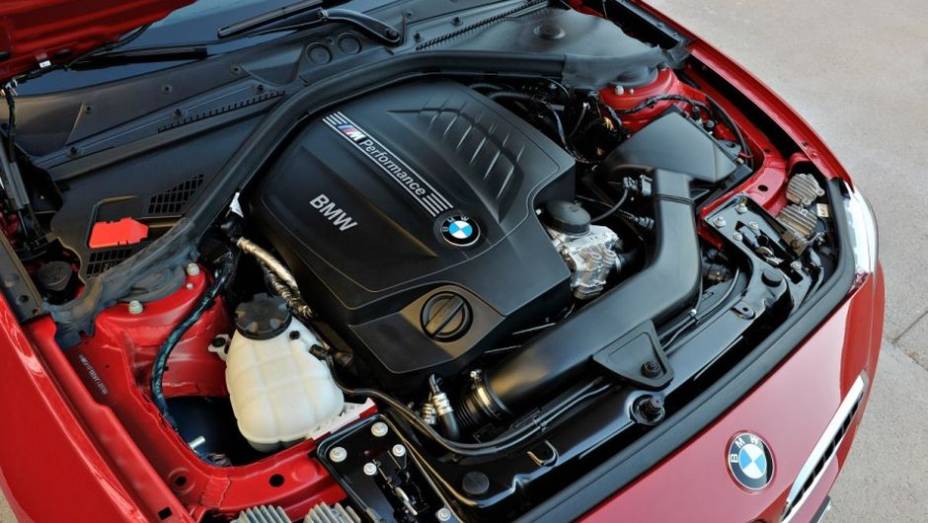 Há diversos tipos de motorização, a diesel e a gasolina | <a href="https://preprod.quatrorodas.abril.com.br/noticias/fabricantes/bmw-revela-serie-2-completo-758127.shtml" rel="migration">Leia mais</a>