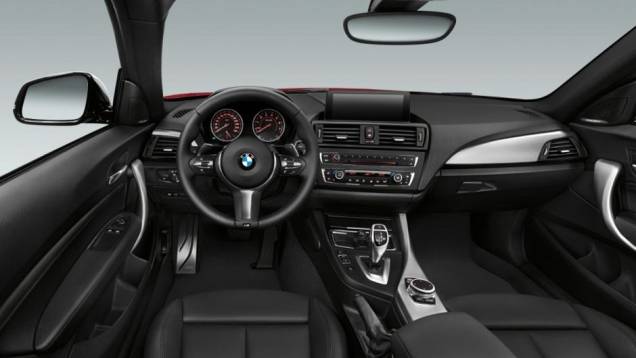Outro opcional é a tela do sistema iDrive de 6,5 ou 8,8 polegadas | <a href="https://preprod.quatrorodas.abril.com.br/noticias/fabricantes/bmw-revela-serie-2-completo-758127.shtml" rel="migration">Leia mais</a> Outro opcional é a tela do sistema iDrive de 6,5 ou 8,8 polegadas | <a href="https://preprod.quatrorodas.abril.com.br/noticias/fabricantes/bmw-revela-serie-2-completo-758127.shtml" rel="migration">Leia mais</a>