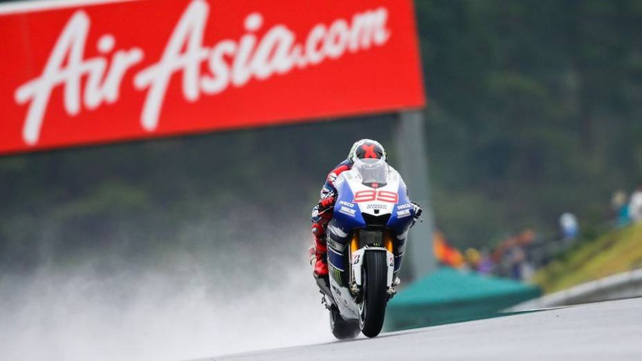 Depois de muitos problemas, a MotoGP conseguiu disputar seu treino classificatório para o GP do Japão, na pista de Motegi. Quem se deu bem foi Jorge Lorenzo | <a href="https://preprod.quatrorodas.abril.com.br/moto/noticias/motogp-lorenzo-voa-pole-japao-758277.sht" rel="migration"></a>