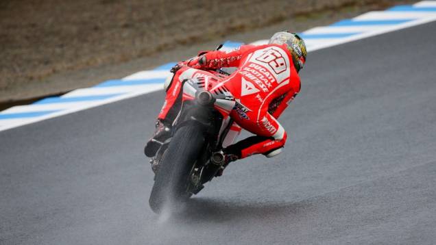 De modo surpreendente, a terceira colocação foi ocupada pelo norte-americano Nicky Hayden | <a href="https://preprod.quatrorodas.abril.com.br/moto/noticias/motogp-lorenzo-voa-pole-japao-758277.shtml" rel="migration">Leia mais</a> De modo surpreendente, a terceira colocação foi ocupada pelo norte-americano Nicky Hayden | <a href="https://preprod.quatrorodas.abril.com.br/moto/noticias/motogp-lorenzo-voa-pole-japao-758277.shtml" rel="migration">Leia mais</a>