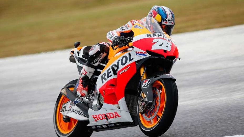 Em seguida, vieram Dani Pedrosa... | <a href="https://preprod.quatrorodas.abril.com.br/moto/noticias/motogp-lorenzo-voa-pole-japao-758277.shtml" rel="migration">Leia mais</a>