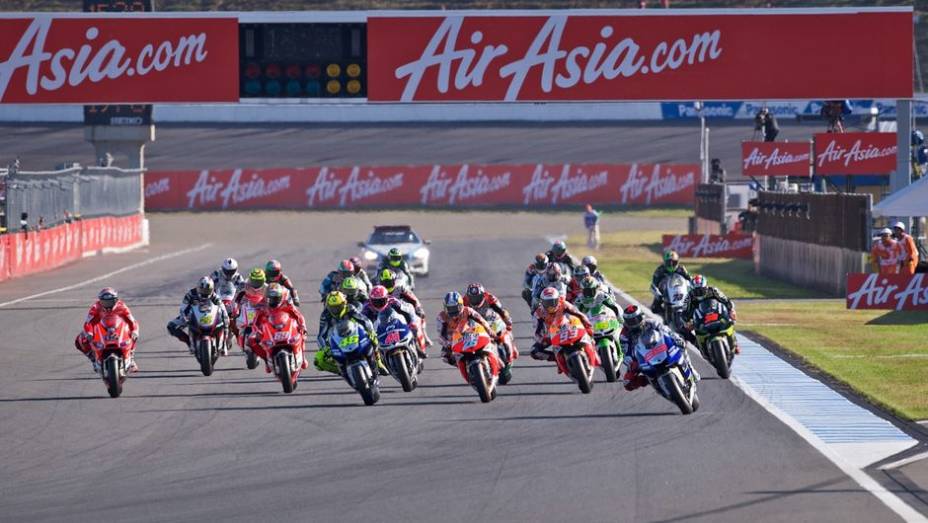 E a definição do título de 2013 da MotoGP ficou para a última prova | <a href="https://preprod.quatrorodas.abril.com.br/moto/noticias/motogp-definicao-titulo-fica-ultima-prova-758422.shtml" rel="migration">Leia mais</a>