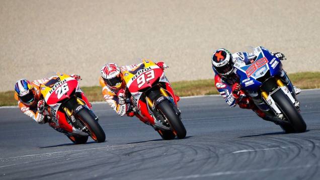 Jorge Lorenzo venceu a etapa do Japão, realizada nesta madrugada (27) no circuito de Motegi | <a href="https://preprod.quatrorodas.abril.com.br/moto/noticias/motogp-definicao-titulo-fica-ultima-prova-758422.shtml" rel="migration">Leia mais</a> Jorge Lorenzo venceu a etapa do Japão, realizada nesta madrugada (27) no circuito de Motegi | <a href="https://preprod.quatrorodas.abril.com.br/moto/noticias/motogp-definicao-titulo-fica-ultima-prova-758422.shtml" rel="migration">Leia mais</a>