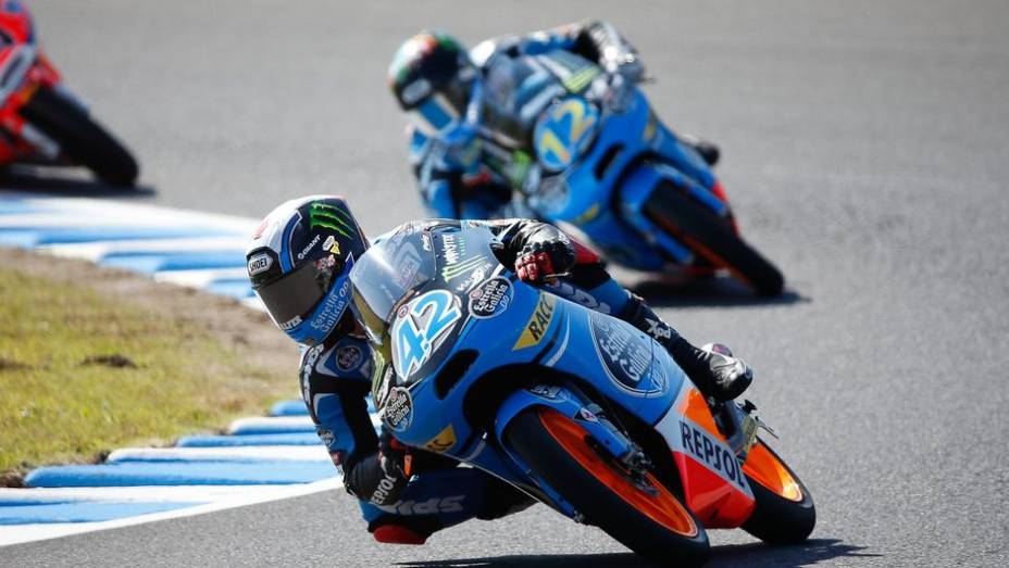 Na Moto3, Álex Marquez foi o vitorioso | <a href="https://preprod.quatrorodas.abril.com.br/moto/noticias/motogp-definicao-titulo-fica-ultima-prova-758422.shtml" rel="migration">Leia mais</a>