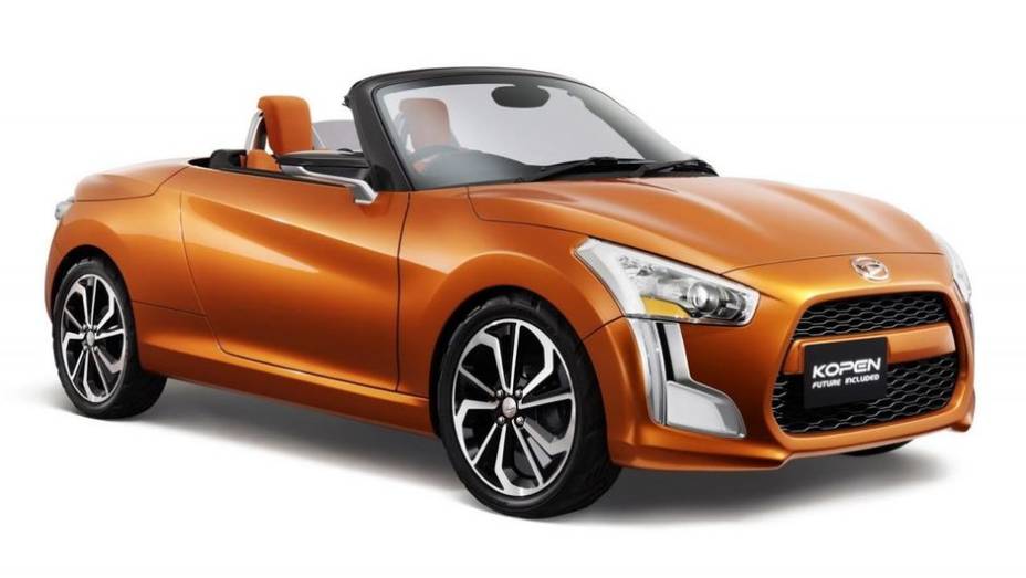 O modelo ser&aacute; apresentado oficialmente ao p&uacute;blico durante o Sal&atilde;o de T&oacute;quio, em novembro | <a href="https://preprod.quatrorodas.abril.com.br/noticias/saloes/toquio-2013/daihatsu-revela-kopen-concept-758793.shtml" rel="migration">Leia mais</a>