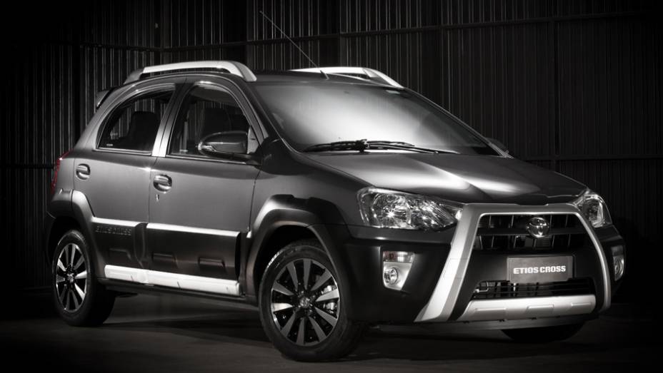 Toyota lança Etios Cross | <a href="https://preprod.quatrorodas.abril.com.br/carros/lancamentos/toyota-etios-cross-759424.shtml" rel="migration">Leia mais</a>