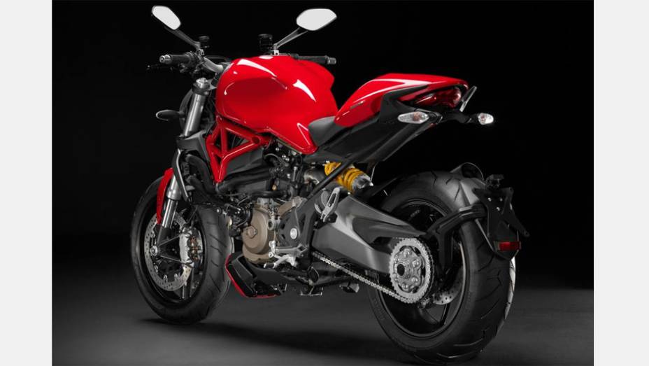 Modelo conta com a segunda geração do motor Testastretta 11° DS de 1200cc da Multistrada | <a href="https://preprod.quatrorodas.abril.com.br/moto/noticias/ducati-revela-monster-1200-2014-759325.shtml" rel="migration">Leia mais</a>