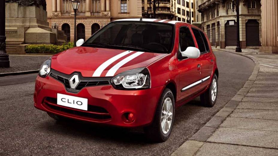 Novo ele não é tanto assim: o Clio passou por mais uma reestilização | <a href="https://preprod.quatrorodas.abril.com.br/carros/lancamentos/renault-clio-2013-717925.shtml" rel="migration">Leia mais</a>