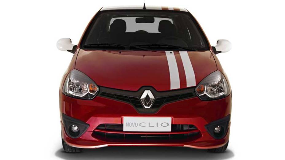 A nova dianteira não consegue disfarçar o peso da idade do projeto, lançado no Brasil no fim dos anos 90 | <a href="https://preprod.quatrorodas.abril.com.br/carros/lancamentos/renault-clio-2013-717925.shtml" rel="migration">Leia mais</a> A nova dianteira não consegue disfarçar o peso da idade do projeto, lançado no Brasil no fim dos anos 90 | <a href="https://preprod.quatrorodas.abril.com.br/carros/lancamentos/renault-clio-2013-717925.shtml" rel="migration">Leia mais</a>