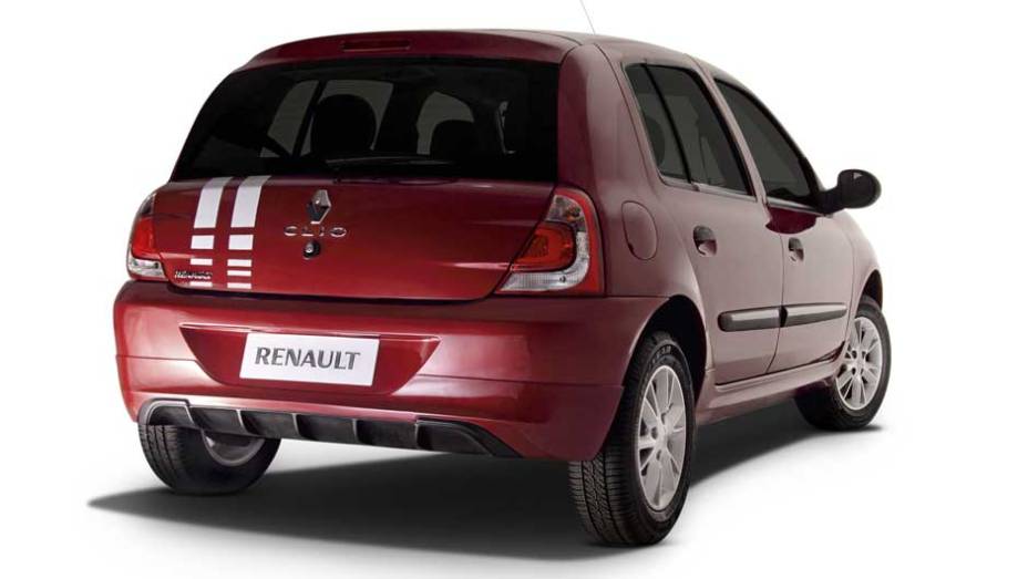 Na parte traseira, apenas as lanternas ganharam novos refletores | <a href="https://preprod.quatrorodas.abril.com.br/carros/lancamentos/renault-clio-2013-717925.shtml" rel="migration">Leia mais</a>