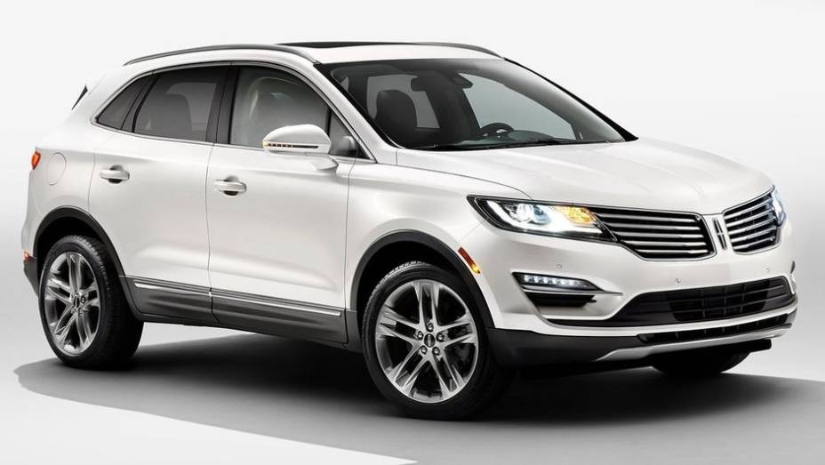Quanto &agrave; motoriza&ccedil;&atilde;o, duas op&ccedil;&otilde;es est&atilde;o dispon&iacute;veis: 2.0 EcoBoost, oferecendo 240 cavalos de pot&ecirc;ncia e 37,3 kgfm de torque, e 2.3 EcoBoost, de 275 cv e 41,5 kgfm | <a href="https://preprod.quatrorodas.abril.com.br/noticias/fabricantes/lincoln-mkc-apresentado-7601" rel="migration"></a>
