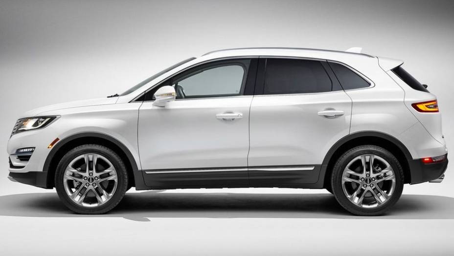 De acordo com a fabricante, o modelo &eacute; baseado no Ford Escape, mas com carroceria bastante modificada | <a href="https://preprod.quatrorodas.abril.com.br/noticias/fabricantes/lincoln-mkc-apresentado-760137.shtml" rel="migration">Leia mais</a>