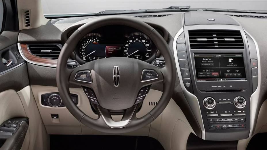 A Lincoln ainda n&atilde;o informou qual ser&aacute; a transmiss&atilde;o utilizada, mas, por outro lado, j&aacute; se sabe que o MKC ter&aacute; tra&ccedil;&atilde;o dianteira de s&eacute;rie, com sistema de tra&ccedil;&atilde;o integral opcional | <a href="https://preprod.quatrorodas.abril.com.br/noticias/fabricantes/lincoln-mkc-a" rel="migration"></a>