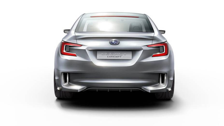 As lanternas têm moldura similar à das luzes dianteiras | <a href="https://preprod.quatrorodas.abril.com.br/noticias/fabricantes/subaru-revela-legacy-concept-2015-760224.shtml" rel="migration">Leia Mais</a>