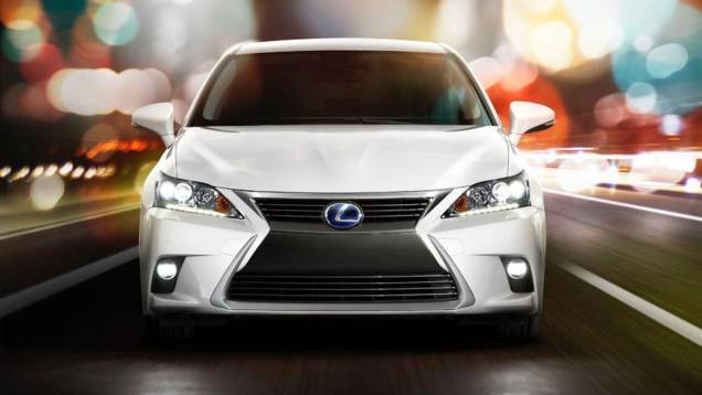 Ele ganhou novo desenho da grade frontal, com base mais larga no para-choque... | <a href="https://preprod.quatrorodas.abril.com.br/noticias/fabricantes/lexus-revela-primeiras-imagens-ct-200h-2014-760057.shtml" rel="migration">Leia mais</a> Ele ganhou novo desenho da grade frontal, com base mais larga no para-choque... | <a href="https://preprod.quatrorodas.abril.com.br/noticias/fabricantes/lexus-revela-primeiras-imagens-ct-200h-2014-760057.shtml" rel="migration">Leia mais</a>