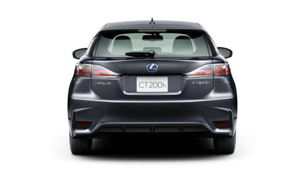 ...novas rodas de liga-leve, para-choque traseiro modificado, entre outras novas características | <a href="https://preprod.quatrorodas.abril.com.br/noticias/fabricantes/lexus-revela-primeiras-imagens-ct-200h-2014-760057.shtml" rel="migration">Leia mais</a> ...novas rodas de liga-leve, para-choque traseiro modificado, entre outras novas características | <a href="https://preprod.quatrorodas.abril.com.br/noticias/fabricantes/lexus-revela-primeiras-imagens-ct-200h-2014-760057.shtml" rel="migration">Leia mais</a>