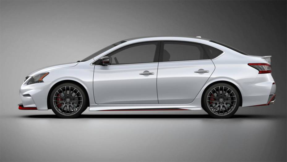 O Sentra Nismo Concept conta com um motor 1.8 turbo de quatro cilindros com injeção direta a gasolina | <a href="https://preprod.quatrorodas.abril.com.br/noticias/saloes/los-angeles-2013/nissan-sentra-nismo-mostrado-los-angeles-760822.shtml" rel="migration">Leia mais</a>