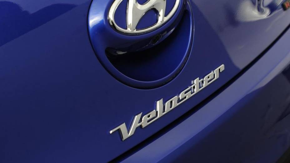 A produ&ccedil;&atilde;o do Veloster R-Spec come&ccedil;ar&aacute; ainda em 2013, mas sua chegada ao mercado norte-americano ocorrer&aacute; apenas em fevereiro do pr&oacute;ximo ano | <a href="https://preprod.quatrorodas.abril.com.br/noticias/saloes/los-angeles-2013/hyundai-mostra-veloster-r-spec-760833." rel="migration"></a>