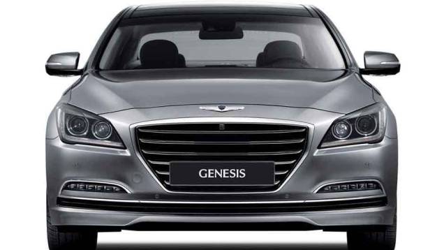 O Genesis incorporou a proposta da identidade visual "Escultura Fluida 2.0", incluindo a utilização de grade frontal hexagonal cromada e tridimensional, faróis de HID, luzes de neblina de LED | <a href="https://preprod.quatrorodas.abril.com.br/noticias/fabricantes" rel="migration"></a> O Genesis incorporou a proposta da identidade visual "Escultura Fluida 2.0", incluindo a utilização de grade frontal hexagonal cromada e tridimensional, faróis de HID, luzes de neblina de LED | <a href="https://preprod.quatrorodas.abril.com.br/noticias/fabricantes" rel="migration"></a>