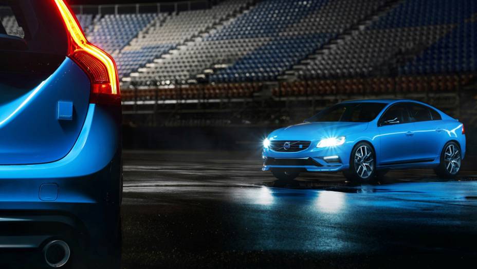 A Volvo, porém, deixou em aberto a possibilidade de levar a série Polestar a outros locais futuramente | <a href="https://preprod.quatrorodas.abril.com.br/noticias/fabricantes/volvo-confirma-s60-v60-polestar-762650.shtml" rel="migration">Leia mais</a>