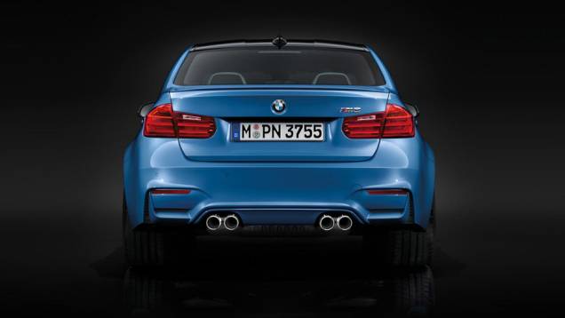 O toque final está nas quatro saídas de escapamento traseiras | <a href="https://preprod.quatrorodas.abril.com.br/noticias/saloes/detroit-2014/bmw-apresenta-novos-m3-m4-762958.shtml" rel="migration">Leia mais</a> O toque final está nas quatro saídas de escapamento traseiras | <a href="https://preprod.quatrorodas.abril.com.br/noticias/saloes/detroit-2014/bmw-apresenta-novos-m3-m4-762958.shtml" rel="migration">Leia mais</a>