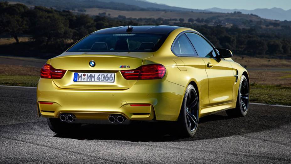 Trata-se da vers&atilde;o apimentada da S&eacute;rie 4 | <a href="https://preprod.quatrorodas.abril.com.br/noticias/saloes/detroit-2014/bmw-apresenta-novos-m3-m4-762958.shtml" rel="migration">Leia mais</a>
