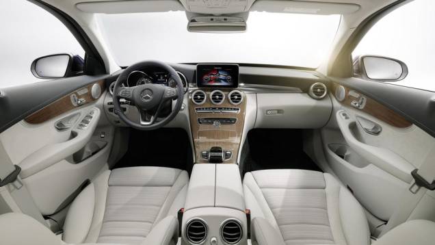 Isso permite o menor consumo de combustível, com redução estimada em 20% | <a href="https://preprod.quatrorodas.abril.com.br/noticias/fabricantes/novo-mercedes-benz-classe-c-chega-ao-brasil-r-138-900-795537.shtml" rel="migration">Leia mais</a> Isso permite o menor consumo de combustível, com redução estimada em 20% | <a href="https://preprod.quatrorodas.abril.com.br/noticias/fabricantes/novo-mercedes-benz-classe-c-chega-ao-brasil-r-138-900-795537.shtml" rel="migration">Leia mais</a>