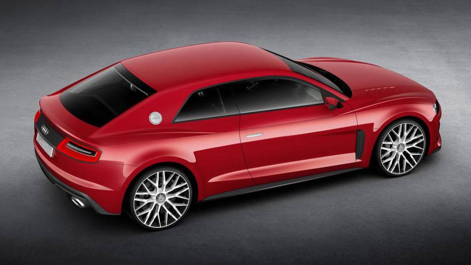 Trata-se de mais uma versão conceitual do Sport quattro, revelado originalmente no Salão de Frankfurt do ano passado | <a href="https://preprod.quatrorodas.abril.com.br/noticias/fabricantes/audi-revela-sport-quattro-laserlight-concept-764934.shtml" rel="migration">Leia mais</a> Trata-se de mais uma versão conceitual do Sport quattro, revelado originalmente no Salão de Frankfurt do ano passado | <a href="https://preprod.quatrorodas.abril.com.br/noticias/fabricantes/audi-revela-sport-quattro-laserlight-concept-764934.shtml" rel="migration">Leia mais</a>