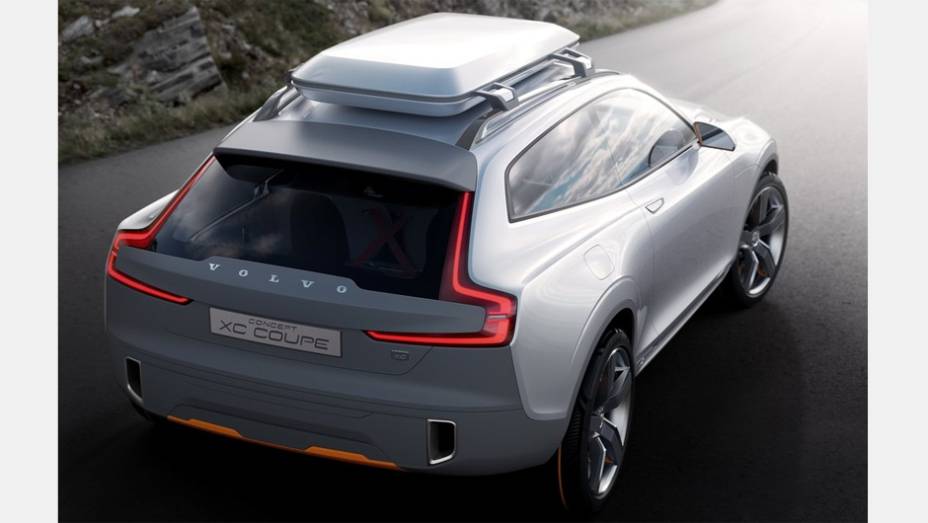 Carro conta com duas portas e interior de quatro lugares | <a href="https://preprod.quatrorodas.abril.com.br/noticias/saloes/detroit-2014/volvo-revelara-concept-xc-coupe-detroit-767556.shtml" rel="migration">Leia mais</a>