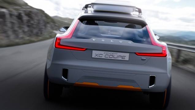 O conceito tem como objetivo mostrar a direção a ser adotada pela fabricante sueca | <a href="https://preprod.quatrorodas.abril.com.br/noticias/saloes/detroit-2014/volvo-revelara-concept-xc-coupe-detroit-767556.shtml" rel="migration">Leia mais</a> O conceito tem como objetivo mostrar a direção a ser adotada pela fabricante sueca | <a href="https://preprod.quatrorodas.abril.com.br/noticias/saloes/detroit-2014/volvo-revelara-concept-xc-coupe-detroit-767556.shtml" rel="migration">Leia mais</a>