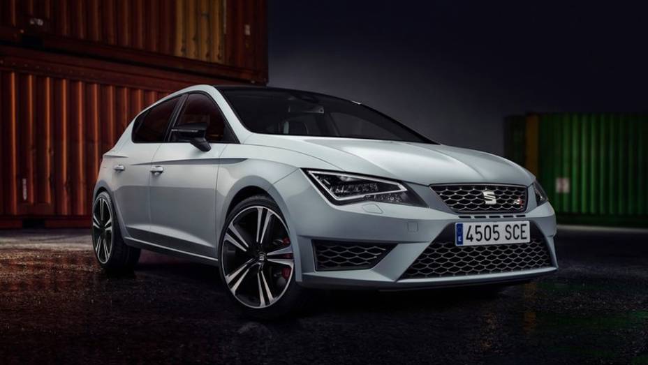 O Leon Cupra chega disponível em duas versões, sendo uma de 262 cavalos e a outra de 276 cv | <a href="https://preprod.quatrorodas.abril.com.br/noticias/saloes/genebra-2014/novo-seat-leon-cupra-oficialmente-apresentado-genebra-775226.shtml" rel="migration">Leia mais</a>