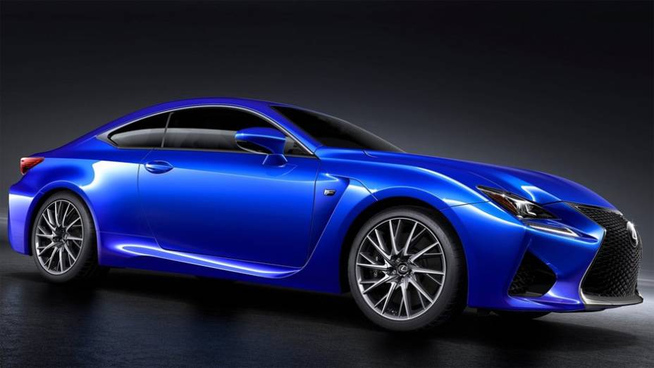 Espera-se que o modelo seja equipado com um motor V8 5.0 de 466 cavalos de potência | <a href="https://preprod.quatrorodas.abril.com.br/noticias/saloes/detroit-2014/lexus-revela-rc-f-coupe-2015-767918.shtml" rel="migration">Leia mais</a>