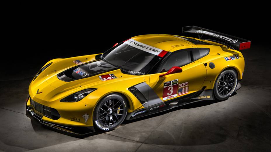 Modelo conta com motor V8 5.5 naturalmente aspirado | <a href="https://preprod.quatrorodas.abril.com.br/noticias/saloes/detroit-2014/chevrolet-leva-corvette-c7-r-2014-detroit-769735.shtml" rel="migration">Leia mais</a>