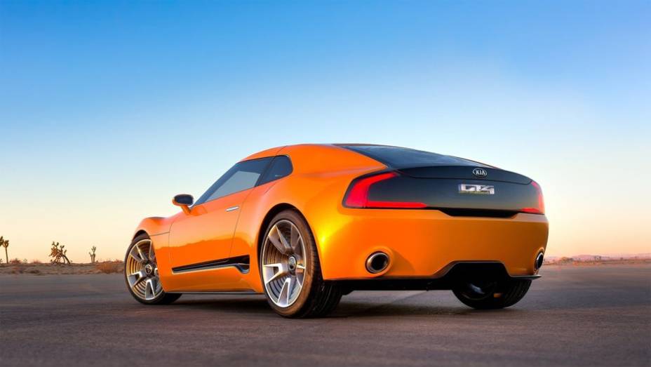 Modelo contará com tração traseira e um peso de 1303 kg, com uma distribuição 52-48 | <a href="https://preprod.quatrorodas.abril.com.br/noticias/saloes/detroit-2014/kia-mostra-gt4-stinger-concept-detroit-770439.shtml" rel="migration">Leia mais</a>