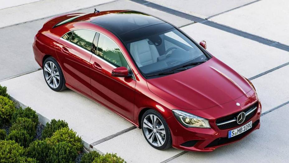 A versão definitiva do Concept Style Coupé é praticamente idêntica ao carro-conceito | <a href="https://preprod.quatrorodas.abril.com.br/saloes/detroit/2013/mercedes-benz-cla-730475.shtml" rel="migration">Leia mais</a>