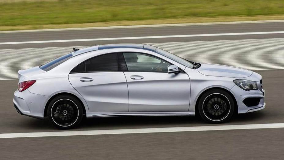 O Classe A também serviu de referência para os designers da Mercedes-Benz | <a href="https://preprod.quatrorodas.abril.com.br/saloes/detroit/2013/mercedes-benz-cla-730475.shtml" rel="migration">Leia mais</a>