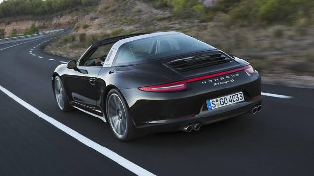 O novo 911 Targa será oferecido com duas opções de motorização (versões 4 e 4S) | <a href="https://preprod.quatrorodas.abril.com.br/noticias/saloes/detroit-2014/porsche-lanca-911-targa-detroit-767649.shtml" rel="migration">Leia mais</a> O novo 911 Targa será oferecido com duas opções de motorização (versões 4 e 4S) | <a href="https://preprod.quatrorodas.abril.com.br/noticias/saloes/detroit-2014/porsche-lanca-911-targa-detroit-767649.shtml" rel="migration">Leia mais</a>