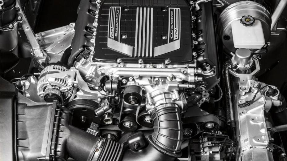 O modelo chegará ao mercado no início de 2015 e contará com um inédito motor 6.2 V8 sobrealimentado com intercooler | <a href="https://preprod.quatrorodas.abril.com.br/noticias/saloes/detroit-2014/gm-oficializa-chevrolet-corvette-z06-2015-769655.shtml" rel="migration"></a>