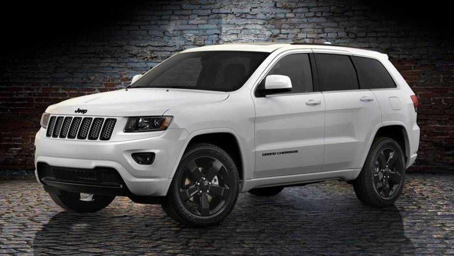 Já o Grand Cherokee recebe inserções platinadas na grade frontal, detalhes em preto gloss e rodas de alumínio de 20 polegadas | <a href="https://preprod.quatrorodas.abril.com.br/noticias/fabricantes/jeep-lanca-edicao-especial-altitude-771178.shtml" rel="migration">Leia mais</a>