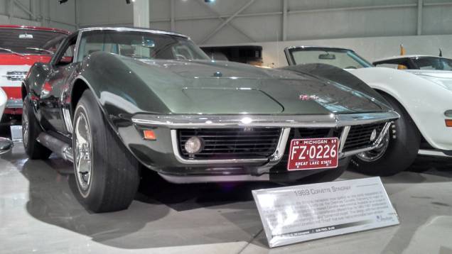 O enorme galpão agrupa cerca de 200 veículos de todas as épocas, como este belo Corvette Stingray | <a href="https://preprod.quatrorodas.abril.com.br/reportagens/classicos/visitamos-gm-heritage-center-771490.shtml" rel="migration">Leia mais</a> O enorme galpão agrupa cerca de 200 veículos de todas as épocas, como este belo Corvette Stingray | <a href="https://preprod.quatrorodas.abril.com.br/reportagens/classicos/visitamos-gm-heritage-center-771490.shtml" rel="migration">Leia mais</a>