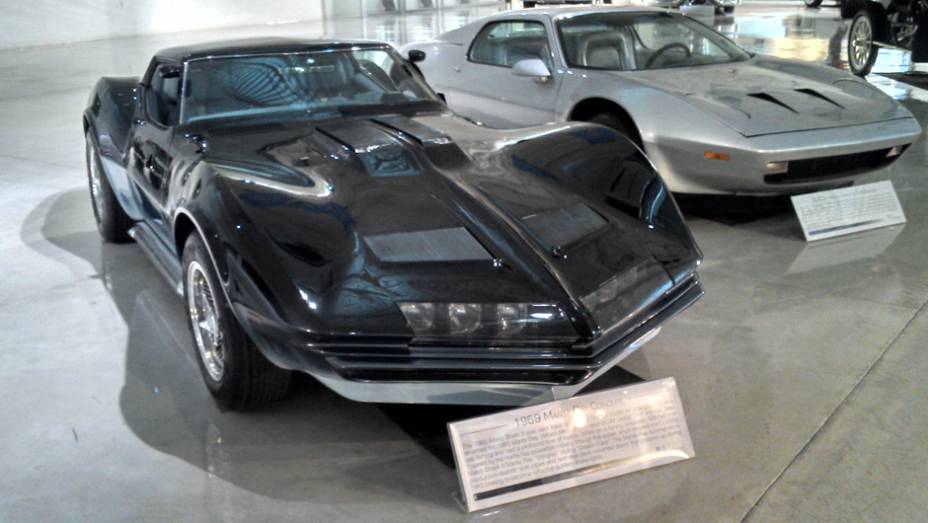 Apresentado em 1969, o Manta-Ray tinha estilo bastante agressivo para a época e inspirou o Corvette lançado um ano antes | <a href="https://preprod.quatrorodas.abril.com.br/reportagens/classicos/visitamos-gm-heritage-center-771490.shtml" rel="migration">Leia mais</a>