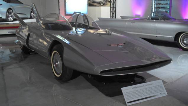 Cheio de asas e apêndices, o Firebird III foi exibido em 1959; seu motor movido com turbina a gás de 225 cv era só uma das tecnologias do projeto, que tinha ar-condicionado, freios ABS e piloto automático | <a href="https://preprod.quatrorodas.abril.com.br/reporta" rel="migration"></a> Cheio de asas e apêndices, o Firebird III foi exibido em 1959; seu motor movido com turbina a gás de 225 cv era só uma das tecnologias do projeto, que tinha ar-condicionado, freios ABS e piloto automático | <a href="https://preprod.quatrorodas.abril.com.br/reporta" rel="migration"></a>