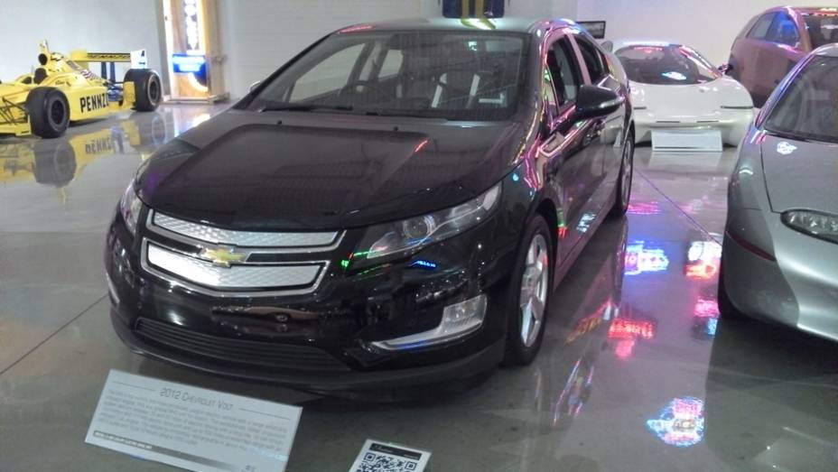 Figura carimbada em todos os salões de automóvel do mundo, o Volt também ganhou seu espaço no museu | <a href="https://preprod.quatrorodas.abril.com.br/reportagens/classicos/visitamos-gm-heritage-center-771490.shtml" rel="migration">Leia mais</a>