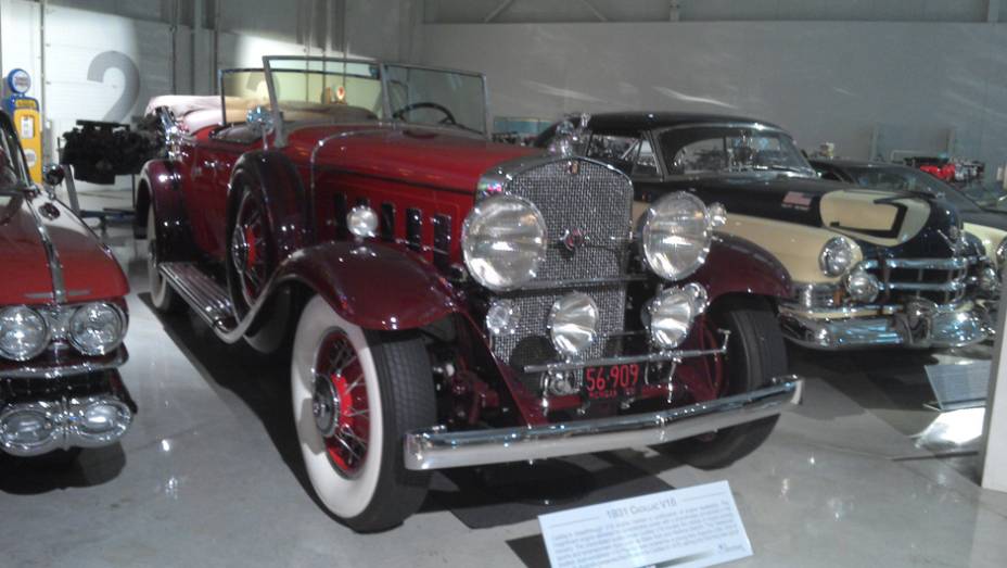 O Cadillac V16 foi o modelo topo-de-linha da marca entre 1930 e 1940; inicialmente, teve um motor de 7,4 litros que rendia 165 cv e o levava aos 160 km/h, números assombrosos para a época | <a href="https://preprod.quatrorodas.abril.com.br/reportagens/classicos/vi" rel="migration"></a>