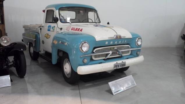 Olha ela aí! A Chevrolet Brasil foi uma das picapes mais populares dos anos 60 por aqui, e ganhou um lugar de honra no museu | <a href="https://preprod.quatrorodas.abril.com.br/reportagens/classicos/visitamos-gm-heritage-center-771490.shtml" rel="migration">Leia mais</a> Olha ela aí! A Chevrolet Brasil foi uma das picapes mais populares dos anos 60 por aqui, e ganhou um lugar de honra no museu | <a href="https://preprod.quatrorodas.abril.com.br/reportagens/classicos/visitamos-gm-heritage-center-771490.shtml" rel="migration">Leia mais</a>