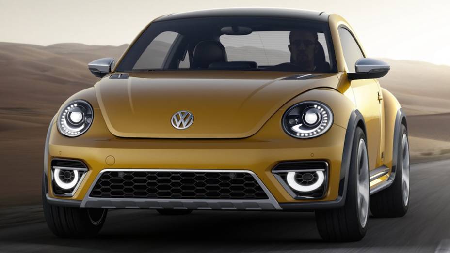 Assim como o antigo New Beetle Dune, exibido em 2000, o protótipo terá o mesmo visual anabolizado, com para-lamas alargados e molduras plásticas em torno das rodas | <a href="https://preprod.quatrorodas.abril.com.br/noticias/saloes/detroit-2014/vw-mostrara-beetle-" rel="migration"></a> Assim como o antigo New Beetle Dune, exibido em 2000, o protótipo terá o mesmo visual anabolizado, com para-lamas alargados e molduras plásticas em torno das rodas | <a href="https://preprod.quatrorodas.abril.com.br/noticias/saloes/detroit-2014/vw-mostrara-beetle-" rel="migration"></a>