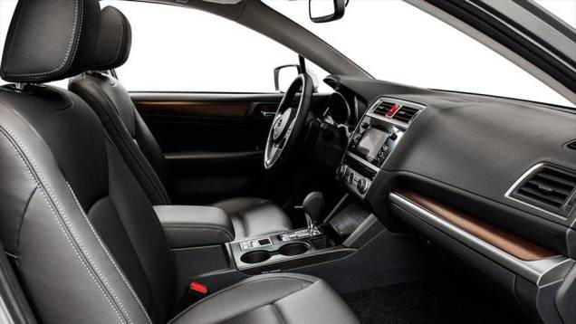 O revestimento, de modo geral, parece mais refinado do que o anterior | <a href="https://preprod.quatrorodas.abril.com.br/noticias/fabricantes/surgem-primeiras-imagens-oficiais-novo-subaru-legacy-772272.shtml" rel="migration">Leia mais</a> O revestimento, de modo geral, parece mais refinado do que o anterior | <a href="https://preprod.quatrorodas.abril.com.br/noticias/fabricantes/surgem-primeiras-imagens-oficiais-novo-subaru-legacy-772272.shtml" rel="migration">Leia mais</a>