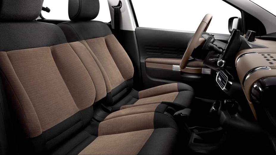 Por dentro, os bancos dianteiros se assemelham a um sof&aacute; | <a href="https://preprod.quatrorodas.abril.com.br/noticias/saloes/genebra-2014/citroen-apresenta-c4-cactus-772491.shtml" rel="migration">Leia mais</a>