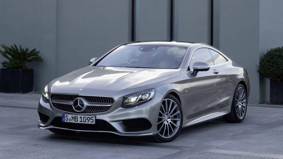 A Mercedes-Benz revelou nesta terça-feira (11) o Classe S Coupe | <a href="https://preprod.quatrorodas.abril.com.br/noticias/saloes/genebra-2014/mercedes-benz-apresenta-classe-s-coupe-772971.shtml" rel="migration">Leia mais</a>