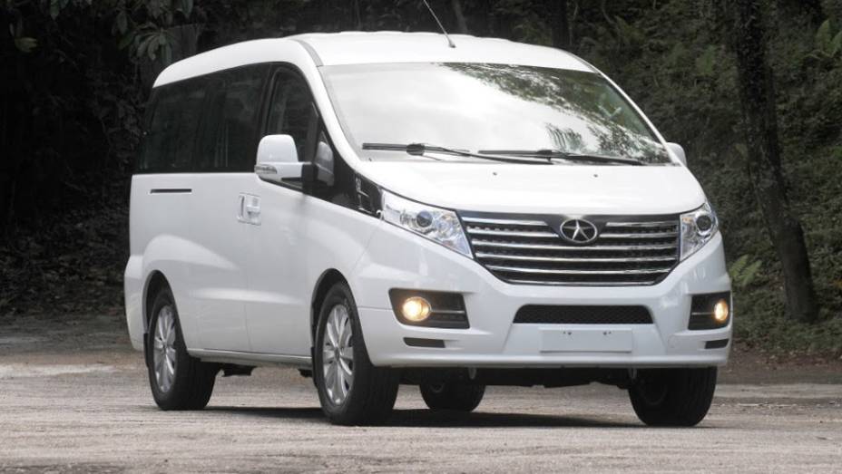 A JAC Motors revelou nesta terça-feira (11) a chegada da van T8 ao mercado brasileiro | <a href="https://preprod.quatrorodas.abril.com.br/noticias/fabricantes/jac-traz-t8-r-114-990-773037.shtml" rel="migration">Leia mais</a>